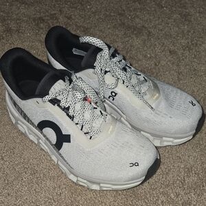 On Running White and Black Cloudmonster